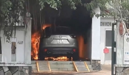 Video: Ô tô 7 chỗ bốc cháy ngùn ngụt khi đang đậu trong sân nhà