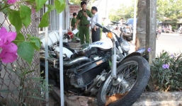 Nhóm buôn lậu dùng xe bán tải tông văng CSGT để giải cứu đồng bọn