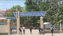 Bộ GD&ĐT chỉ đạo khẩn trương xử lý vụ học sinh lớp 8 bóp cổ cô giáo ở Bến Tre