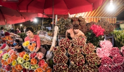 8/3 của những người phụ nữ không bao giờ thiếu hoa: “Mình thích thì mang hoa về tự cắm, chẳng cần chờ ai tặng cả!”