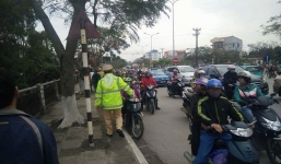 1 giờ CSGT giải cứu cô gái có ý định nhảy cầu ngày 8/3