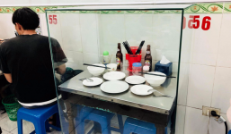 Bún chả Hương Liên gây xôn xao khi lồng kiếng bộ bàn ghế cựu tổng thống Obama từng ngồi, bà chủ nói gì?