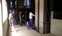 Đứt cáp thang máy tự chế, nữ công nhân chết thảm