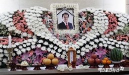 Nhiều nghệ sĩ không dám đến viếng Jo Min Ki, bạn thân của nam diễn viên đau đớn thốt lên: 'Các bạn sợ gì vậy?'