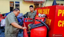Người bảo vệ nghèo vay tiền ngân hàng, tự chế xe chữa cháy mini chống 'giặc lửa' trong hẻm nhỏ Sài Gòn