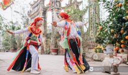 Hai chàng trai 16 tuổi má phấn môi son múa điệu 'con đĩ đánh bồng': Nỗi sợ bị người đời kỳ thị vì giả gái