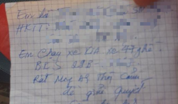 Lỡ đâm móp đuôi và vỡ đèn xe khác, bác tài để lại giấy nhắn văn minh dễ thương cho chủ xe bị nạn
