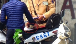 Mới nhất vụ clip CSGT nghi nhận 'mãi lộ': Tạm đình chỉ một số cán bộ