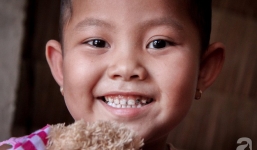 Tâm sự của bé gái 5 tuổi bị u não: 'Mẹ ơi! Mẹ cứu con đi, con lớn lên đi mần công ty trả tiền cho mẹ'