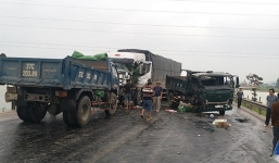 Ô tô tải đâm liên tiếp ở đường tránh Vinh, 4 người thương vong
