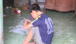 Giải cứu bé trai khuyết tật nghi bị mẹ ruột ngược đãi