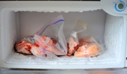 Xôn xao chuyện con dâu giận bố mẹ chồng, bỏ cả bữa cơm vì bị ăn mất miếng thịt nạc trong tủ lạnh