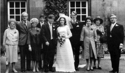 Câu chuyện tình hợp - tan, tan - hợp đầy cảm động giữa nhà vật lý học thiên tài Stephen Hawking và người vợ Jane Wilde