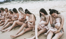 Hình ảnh 14 bà mẹ ngực trần, cho con bú trên bờ biển lại dấy lên tranh luận: Có nên cho trẻ bú ở nơi công cộng?