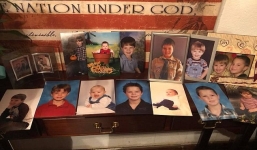 Nỗi đau quặn lòng của người mẹ có con trai 12 tuổi tự tử sau khi bị bạn bè bắt nạt vì là người song tính