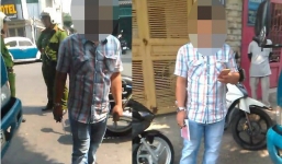 Ghi hình cảnh sát trật tự cơ động, tài xế bị 'người lạ' đập điện thoại