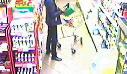 Mẹ hy sinh thân mình bảo vệ con gái 2 tuổi trước sự trả thù tàn độc của chồng cũ