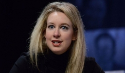 Từng là nữ tỷ phú trẻ nhất nước Mỹ, được mệnh danh 'Steve Jobs thứ hai', cô gái này bị buộc tội lừa đảo 700 triệu USD và mới nộp có 500 nghìn USD