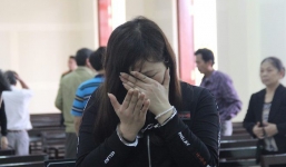 Nghe toà tuyên, nữ bị cáo giết người ngã quỵ trước vành móng ngựa