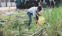 Quá yêu Đà Nẵng, chàng trai Tây lặng lẽ nhặt rác mỗi ngày: “Tôi không muốn thành phố này mất đẹp trong lòng du khách'
