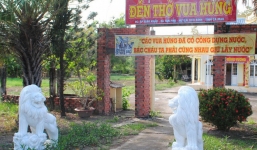 Đề nghị di dời cặp linh vật 'ngoại lai' trước Đền thờ Hùng Vương