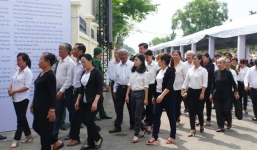 Người dân vượt đường xa đến viếng nguyên Thủ tướng Phan Văn Khải trong đêm