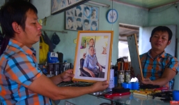 Cận cảnh tiệm cắt tóc bình dân ở Củ Chi hay đón vị khách đặc biệt - bác Sáu Khải