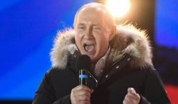 Phản ứng không ngờ của ông Putin trước câu hỏi 'bá đạo'