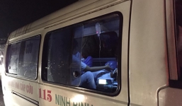 Xe cấp cứu kẹt cứng trong tai nạn trên cao tốc và câu chuyện tình người xúc động