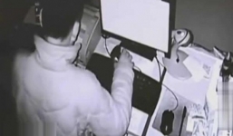 Tên trộm 'rảnh rỗi nhất thế giới': Hết tập làm thu ngân rồi ngủ luôn tại cửa hàng