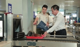 An ninh hàng không phát hiện khách nước ngoài quá cảnh mang theo súng và hàng trăm viên đạn