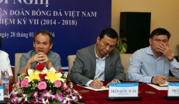 Ông Trần Anh Tú phản hồi bầu Đức: Xin đừng 'từ bỏ bóng đá'