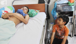 Mẹ bỏ đi lấy chồng, hai đứa trẻ nghỉ học vào bệnh viện chăm sóc anh trai tàn tật, đau đớn không có tiền chữa trị