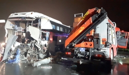 Xe khách tông xe cứu hỏa trên cao tốc: 'Cả hai xe đều có lỗi'