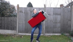 Chiếc bật lửa lớn nhất thế giới, có thể hủy diệt mọi thứ