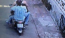Trộm đột nhập vào nhà giữa phố 'cuỗm' 3 chiếc xe máy trong vài phút 