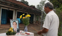 Người dân Củ Chi lập bàn thờ trên đường tiễn biệt ông Sáu Khải