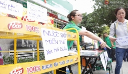 Tình người trong vụ cháy kinh hoàng ở chung cư Carina: Bà con được phát cơm, quần áo miễn phí vì chưa thể vào nhà