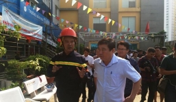 Chủ tịch TP.HCM trao đổi với lãnh đạo Sở Cảnh sát PCCC về vụ cháy chung cư Carina