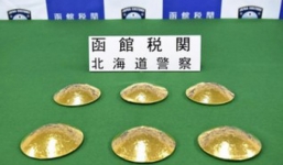 3 phụ nữ Đài Loan bị bắt giữ vì giấu vàng lậu trong áo ngực