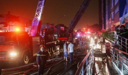 Vụ cháy chung cư kinh hoàng khiến 13 người chết: Hàng chục nạn nhân đang được cấp cứu