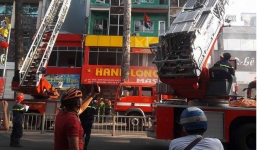 Giải cứu khẩn cấp 19 người mắc kẹt trong đám cháy khách sạn 12 tầng ở quận 5