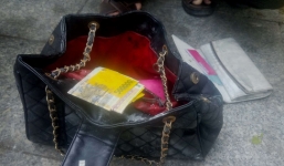 Phát hiện túi xách chứa cọc tiền nghi của nạn nhân tử vong trong đám cháy chung cư Carina