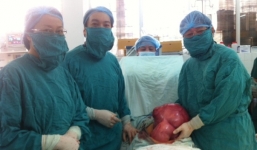 Khối u tử cung khổng lồ “hút máu” người phụ nữ ở Ninh Thuận