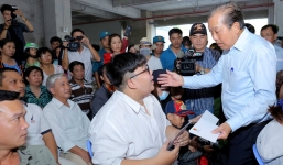 Cư dân chung cư Carina bật khóc kể khổ với Phó Thủ tướng