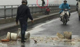 Nam thanh niên để lại số điện thoại rồi bất ngờ nhảy cầu Bãi Cháy tự vẫn