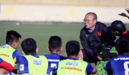 HLV Park Hang-seo tái hiện hình ảnh quen thuộc trên sân tập cùng ĐT Việt Nam