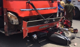 Xe khách tông liên tiếp nhiều xe máy, 5 người thương vong