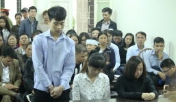 Vụ cháy quán karaoke, 13 người chết: Mẹ bị cáo  nức nở khi gia đình bị hại xin giảm nhẹ cho tội cho con trai