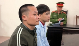 Không xin được lửa châm thuốc, chủ quán karaoke cùng nhân viên đánh chết khách hát